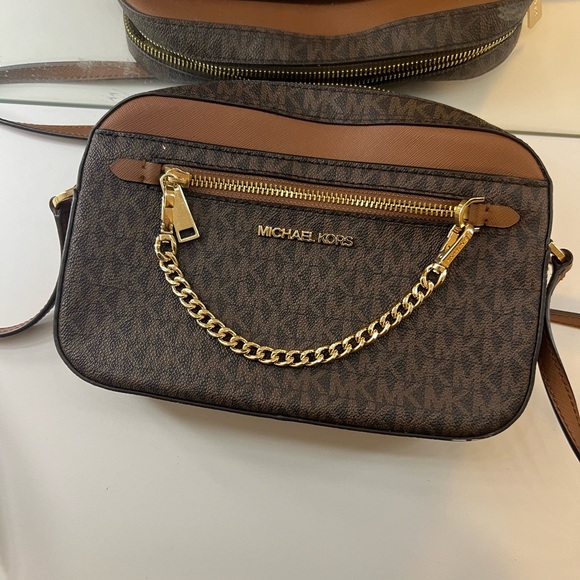 Michael Kors Brown Shoulder Bag with gold chain (removable) very good condition - Picture 3 of 14